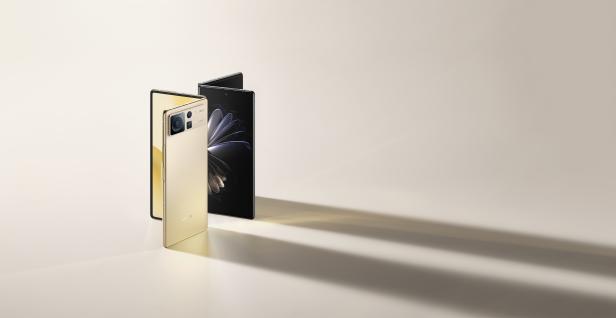 xiaomi_mix_fold_2-black_and_gold_combination.jpg