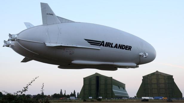 BRITAIN-TRANSPORT-TECHNOLOGY-AVIATION-AIRLANDER-HA