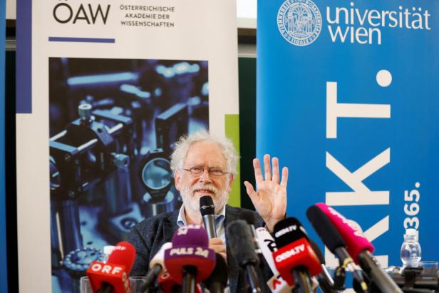 Austrian scientist Anton Zeilinger, one of three winners of the 2022 Nobel Prize in Physics, a addresses a news conference