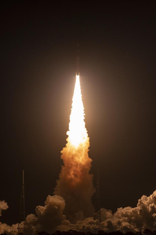 NASA launches Artemis I