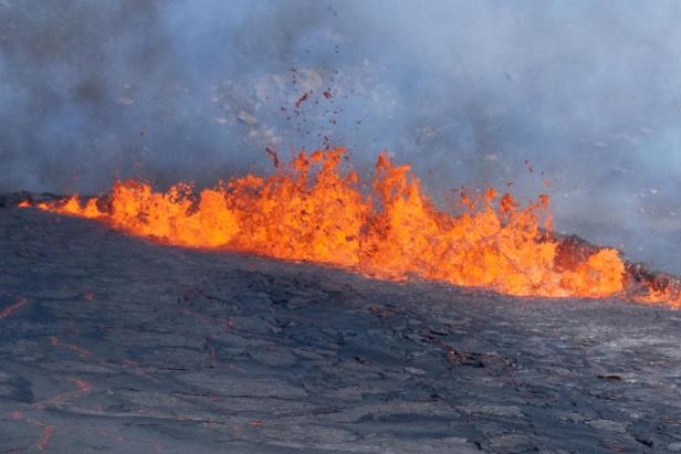 FILES-ICELAND-VOLCANO-ERUPTION