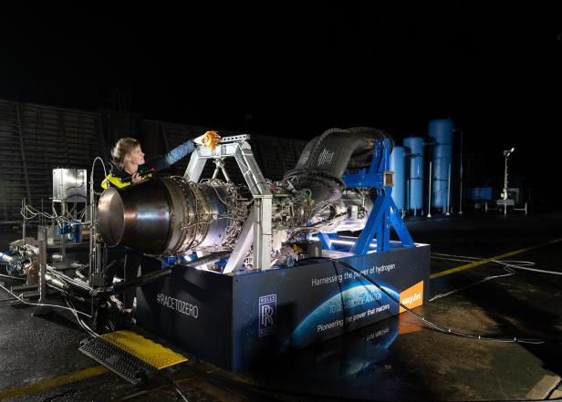 rolls-royce-ae-2100-a-hydrogen-test-at-boscombe-down_52504109314_o.jpg