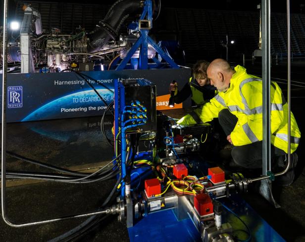 rolls-royce-ae-2100-a-hydrogen-test-at-boscombe-down_52504314310_o.jpg