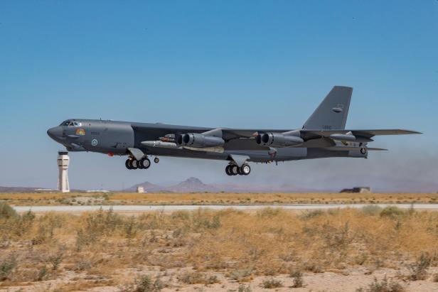 B-52H Stratofortress mit der Hyperschallwaffe AGM-183A Rapid Response Weapon 