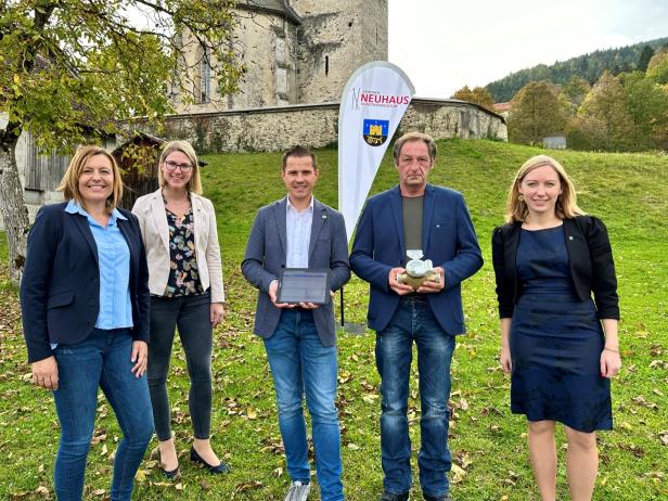 Bürgermeister Patrick Skubel (Mitte) und sein Team sind froh über ihre neuen Möglichkeiten beim Wassermanagement