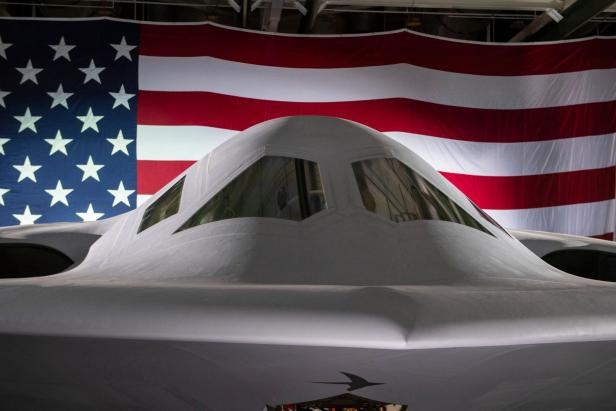 B-21 Raider: Neues Fotos zeigen Details des Stealth-Bombers