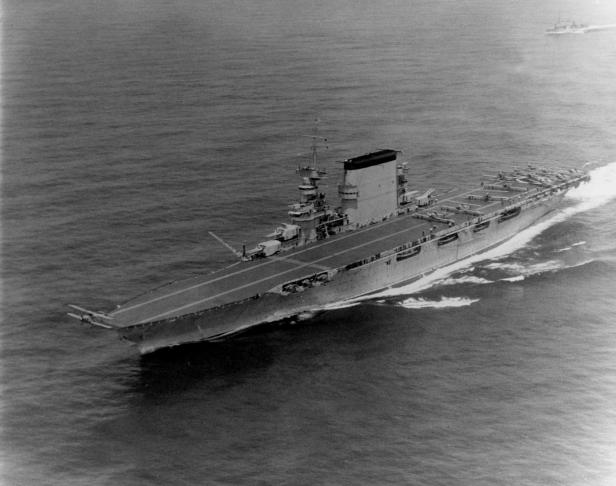 uss_lexington_cv-2_launching_martin_t4m_torpedo_planes_in_1931_nh_82117.jpg