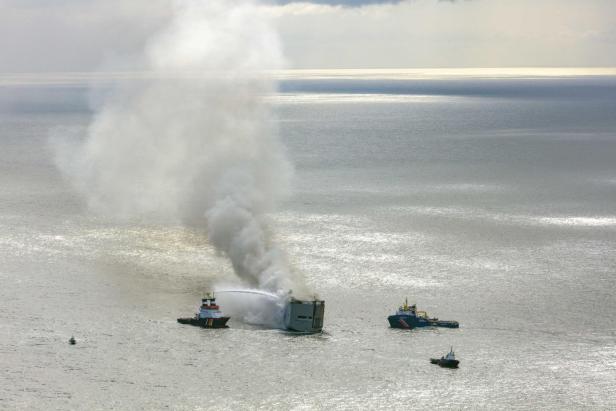 One dead and several injured in fire on cargo ship near Ameland