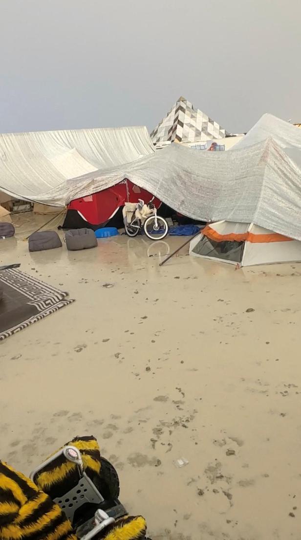 Rain and mud leave Burning Man revelers stranded in Nevada desert