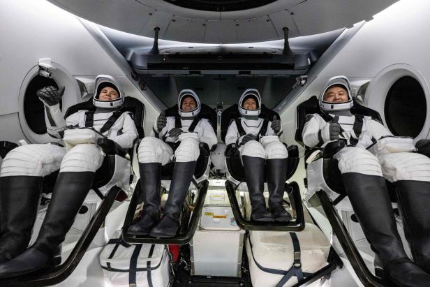 Symbolbild: Raumfahrer*innen in einem SpaceX Crew Dragon