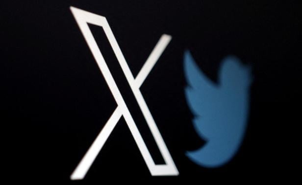 FILE PHOTO: Illustration shows Twitter's new logo