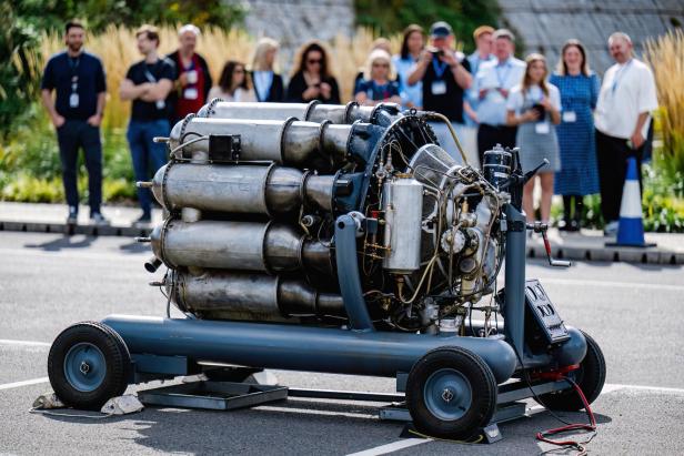 Die Entwicklung des Turbojet-Motors von Frank Whittle dauerte 18 Jahre, und "hat dann die Welt verändert".