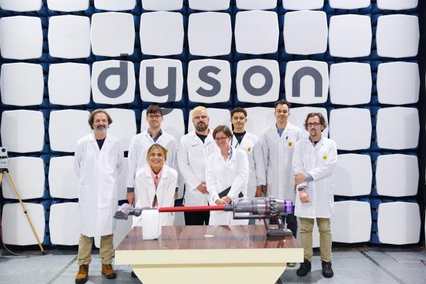 Knapp 2 Tage dauerte der Dyson-Besuch. Hier die deutschsprachige Gruppe (ich bin der 2. von links).