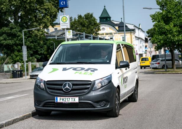 Ein E-Minivan bringt Öffi-Nutzer im westlichen Mostviertel je nach Bedarf bis vor die Haustüre