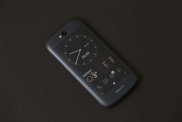 yotaphone-2-gruber-6.jpg