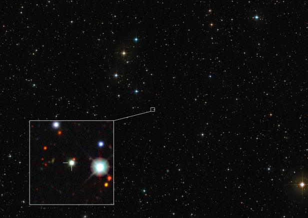 Vergrößerung des Himmelsausschnitts, auf dem der Rekord-Quasar zu sehen ist