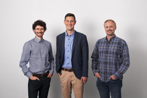 Julian Quehenberger, David Wurm und Oliver Spadiut haben aus Mikroorganismen eine Art Verpackung für Medikamente entwickelt, die die Magensäure überlebt. 