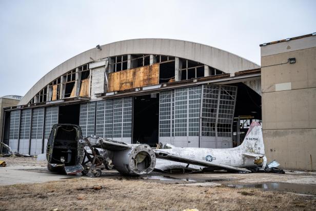 Wie am Schlachtfeld: Tornado zerstört Museum der Air Force