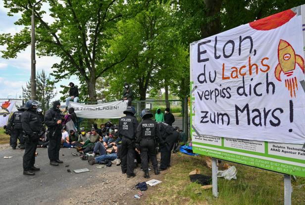 Protest gegen Tesla - Neuhardenberg