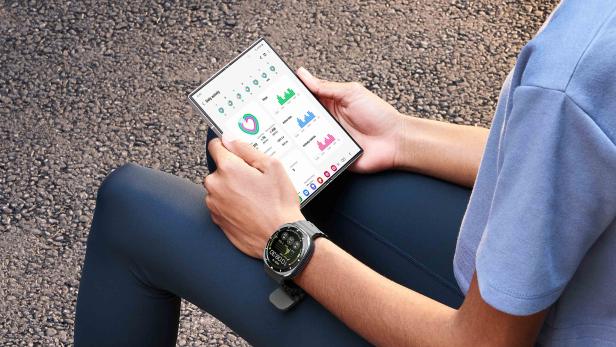Sensoren von Wearables sammeln Daten, die Algorithmen analysieren sie und sagen dann etwas aus - nicht immer stimmt das Ergebnis. Symbolbild: Sensoren von Wearables sammeln Daten, die KI analysiert sie