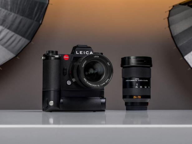 Leica SL3 mit Akkugriff