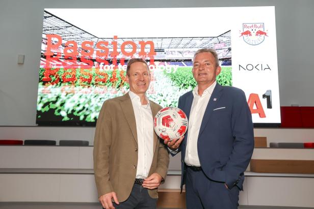 Nokia-Chef Christoph Rohr (links) und A1 CEO Marcus Grausam (rechts) luden virtuell in die Red Bull Salzburg Arena.