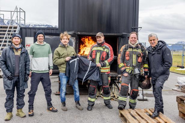 Die Jacke wurde in einer Brandsimulationsanlage getestet.