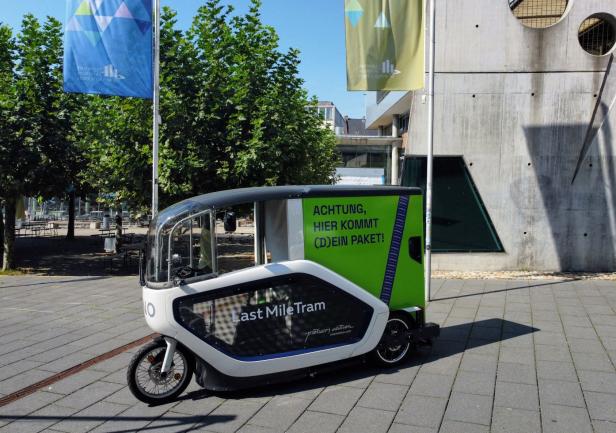 Ein Lastenfahrrad bringt die Pakete zu den Haushalten.