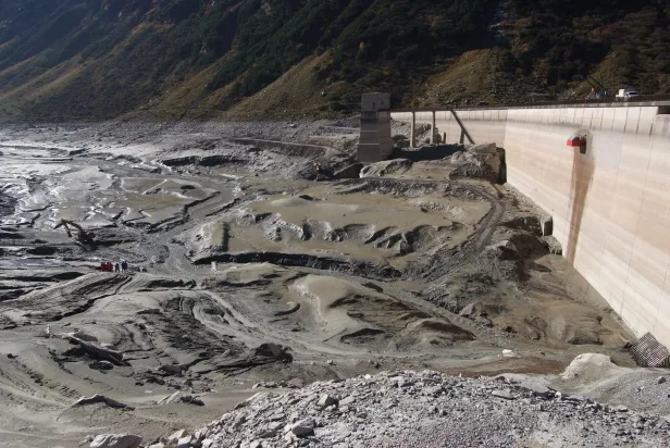 Eine sogenannte Stauraumverlandung: Bei einem Speicherkraftwerk sammelt sich Sediment im Becken an.