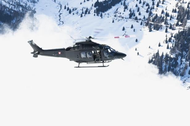 Östereichischer AW169 bei einem Testflug im Hochgebirge