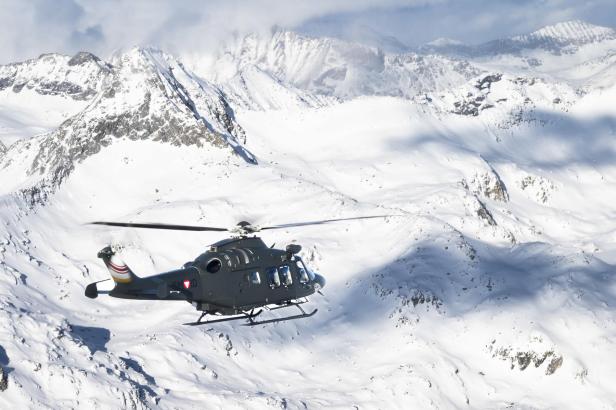 Östereichischer AW169 bei einem Testflug im Hochgebirge