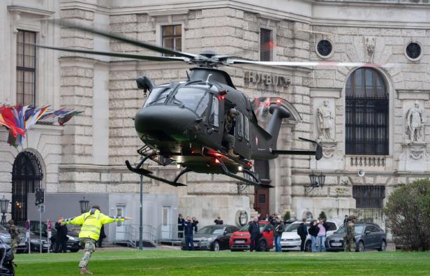 NATIONALFEIERTAG: ANLANDUNG AW169 "LION" HUBSCHRAUBER