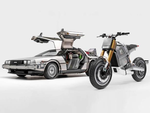 DeLorean DMC-12 Zeitmaschine und DAB 1a