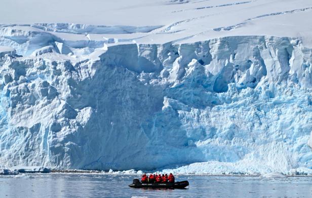 TOPSHOT-ANTARCTICA-ENVIRONMENT-FEATURE