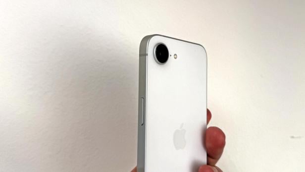 iphone-16e-3.jpg