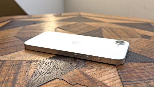 iphone-16e-5.jpg