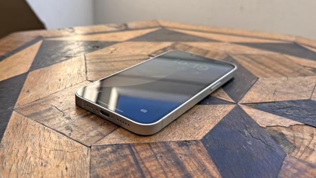 iphone-16e-6.jpg