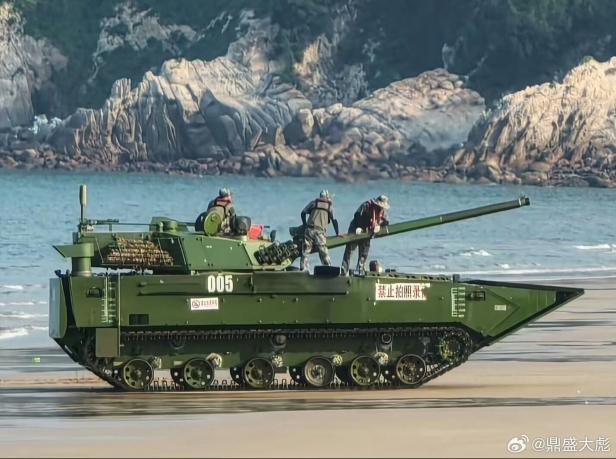 Der Type-05-Prototyp mit der Nummer 005 ist mit "Fotografieren verboten" beschriftet Der Type-05-Prototyp mit der Nummer 005 ist mit "Fotografieren verboten" beschriftet