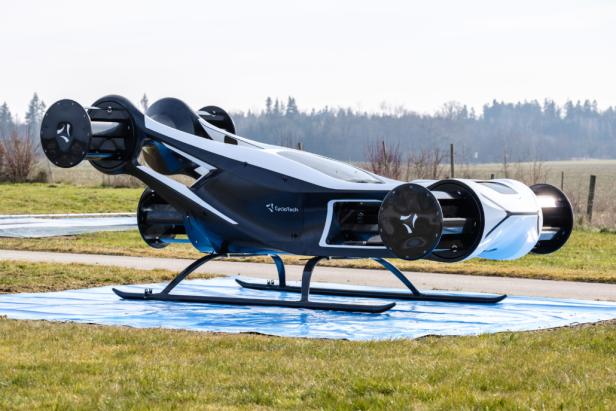 Das eVTOL am Flugplatz. Das eVTOL am Flugplatz.