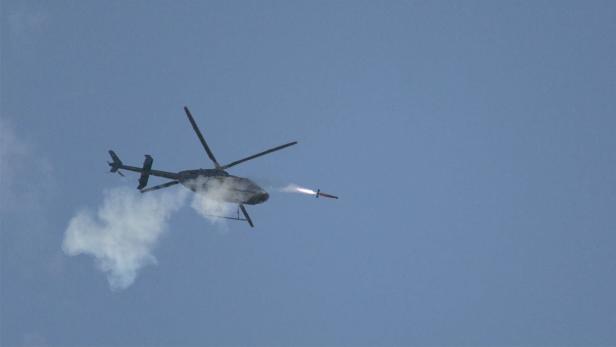 Coyote LE SR wird von einem Hubschrauber aus gestartet Coyote LE SR wird von einem Hubschrauber aus gestartet