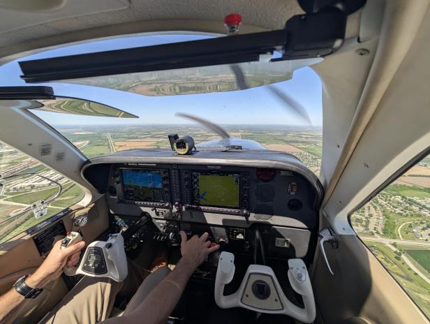 Flugzeug mit Garmin-Systemen