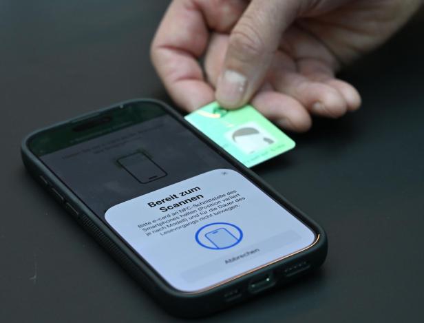 ++ THEMENBILD ++ E-CARD / DIGITALISIERUNG / E-CARD-READER / GESUNDHEIT / SOZIALVERSICHERUNG ++ THEMENBILD ++ E-CARD / DIGITALISIERUNG / E-CARD-READER / GESUNDHEIT / SOZIALVERSICHERUNG