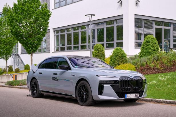 BMW testet Feststoffbatterie in einem BMW i7