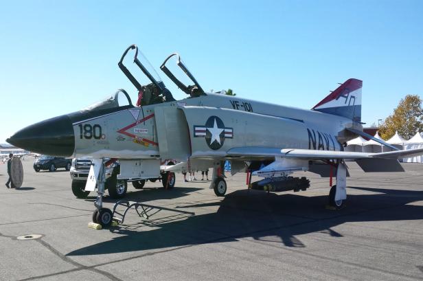Die F-4 von Platinum Fighters kann gekauft werden Die F-4 von Platinum Fighters kann gekauft werden