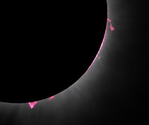 Pinkes Plasma bei einer Sonnenfinsternis Pinkes Plasma bei einer Sonnenfinsternis
