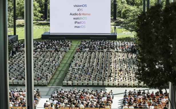Liveticker: Apple stellt neue iOS-Version vor (Fotos zeigt WWDC 2024) Liveticker: Apple stellt neue iOS-Version vor (Fotos zeigt WWDC 2024)
