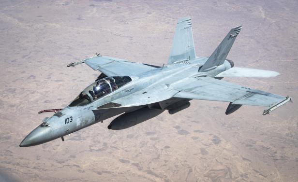 F/A-18F mit IRST-Pod F/A-18F mit IRST-Pod