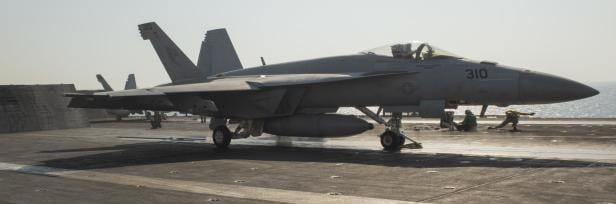 F/A-18E startet mit IRST-Pod F/A-18E startet mit IRST-Pod