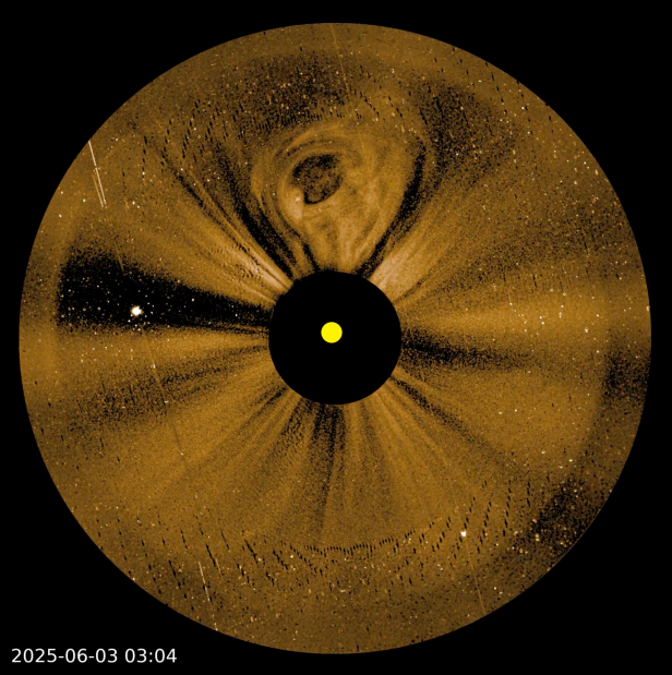 Die Kamera „Narrow Field Imager“ hat einen koronalen Massenauswurf festgehalten, der am 3. Juni 2025 stattfand. Die Kamera „Narrow Field Imager“ hat einen koronalen Massenauswurf festgehalten, der am 3. Juni 2025 stattfand.