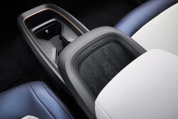 250308_all-new_nissan_leaf_studio_pictures_18.jpg